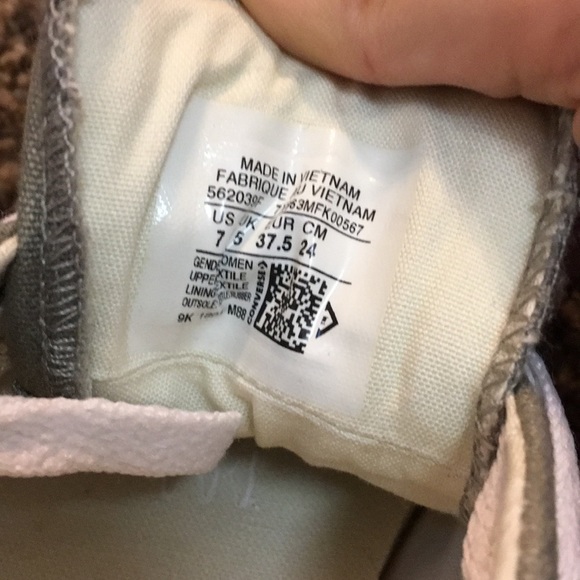 Converse - Picture 2 of 3